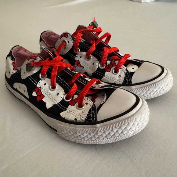 Hello Kitty Converse - Picture 3 of 4